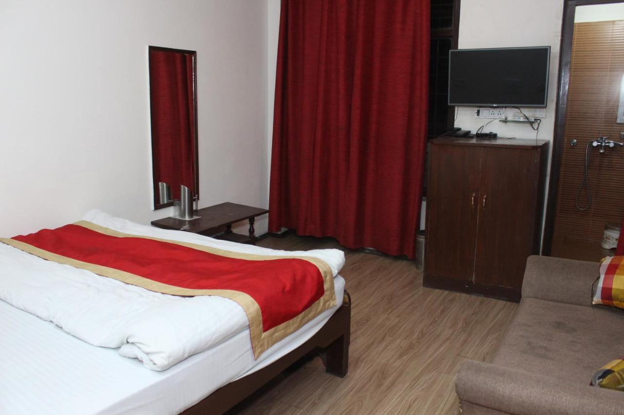 Hotel Dolls Inn Nainital Eksteriør bilde